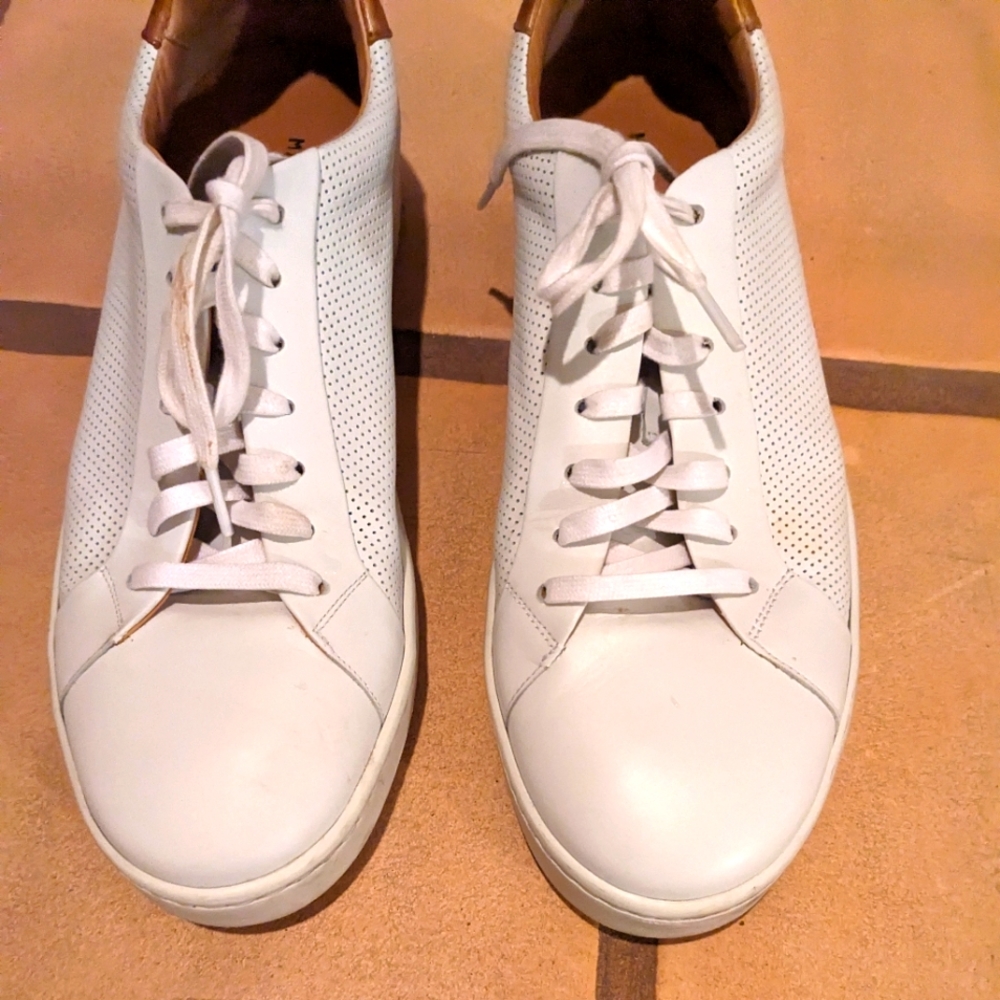 Magnanni Mens Perforated Leather Sneaker Size 13 EUC